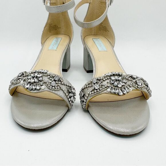 Betsey Johnson Women's Mel Jeweled Block Heels Sandals Silver Sz 8.5 WIDE - Picture 4 of 15